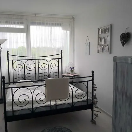 Caroline Apartman *
